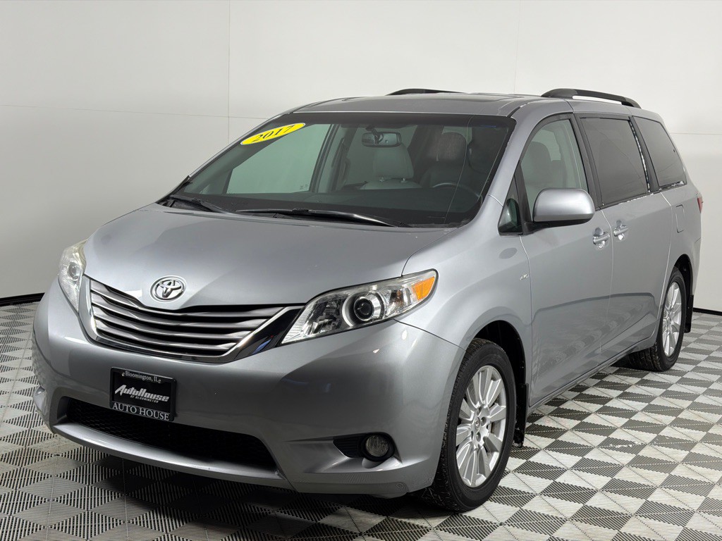 2017 Toyota Sienna Image 10