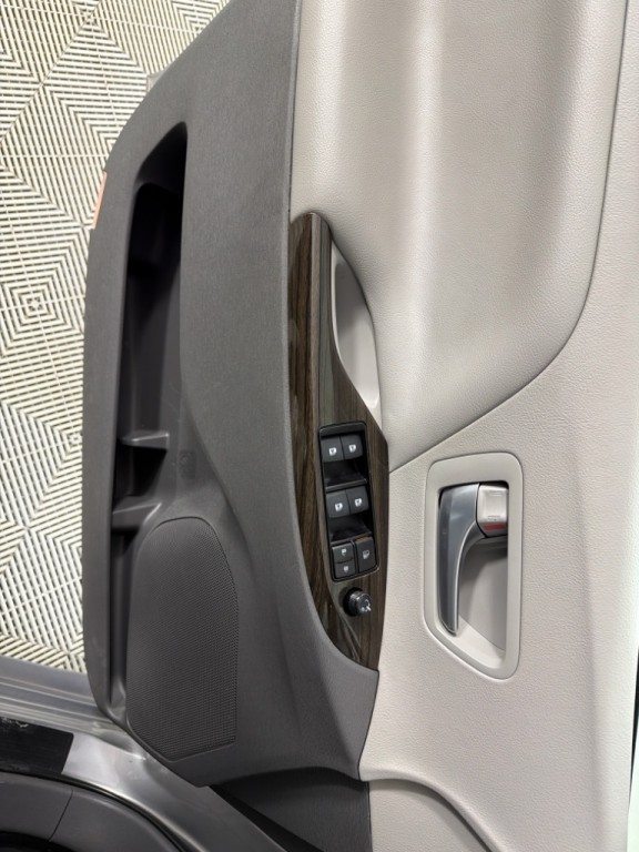 2017 Toyota Sienna Image 11
