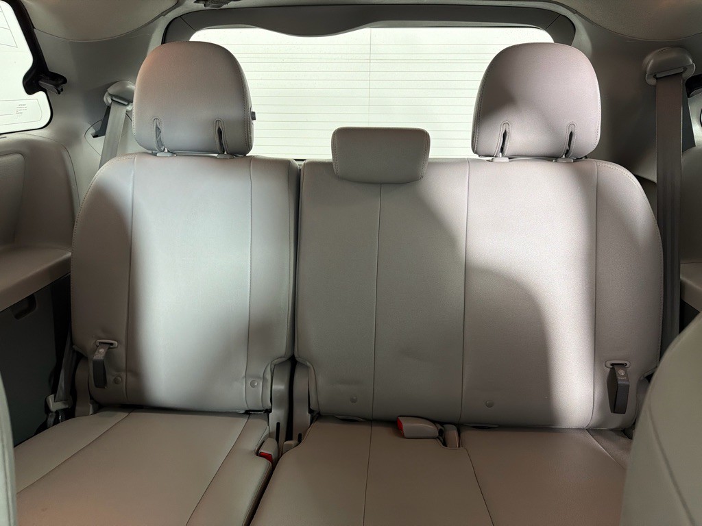 2017 Toyota Sienna Image 21