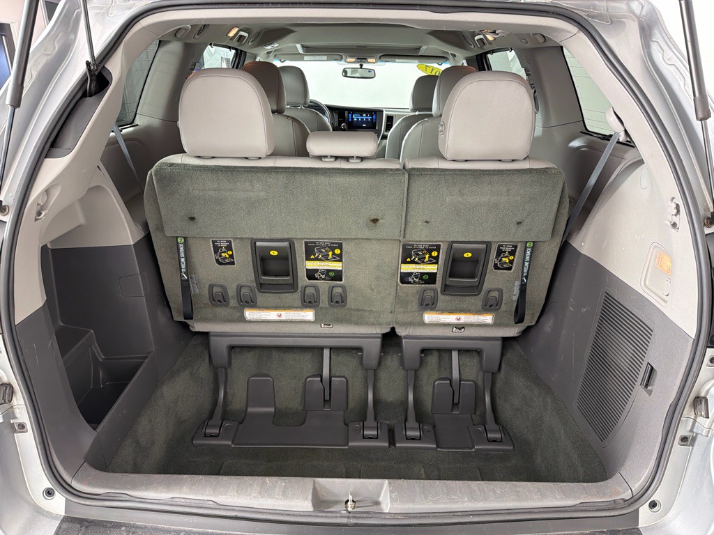 2017 Toyota Sienna Image 22