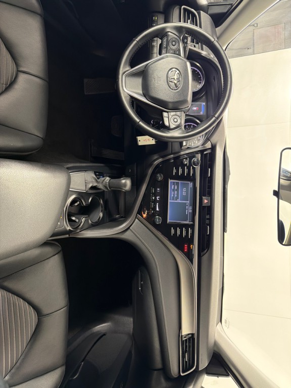 2020 Toyota Camry Image 25