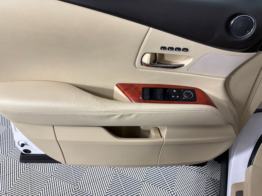 2011 Lexus RX Image 10