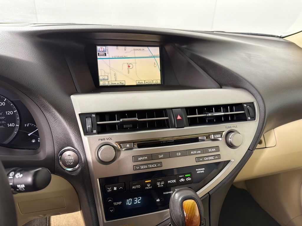 2011 Lexus RX Image 16