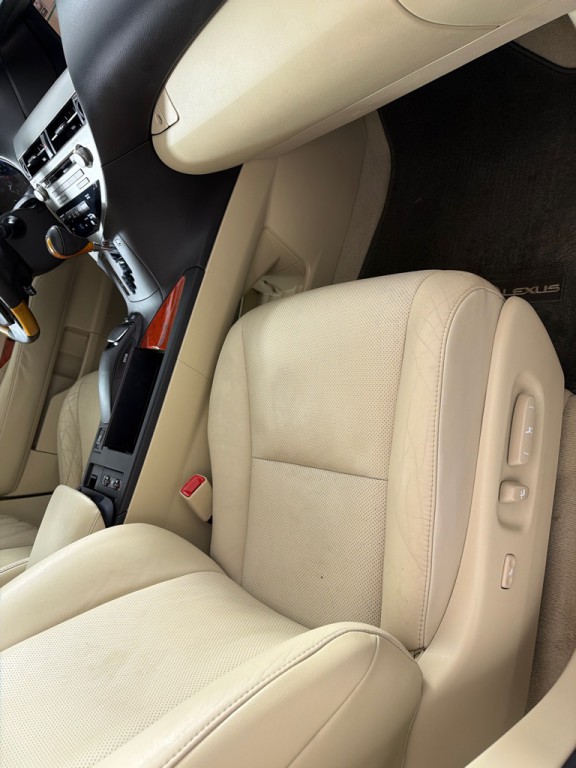 2011 Lexus RX Image 21