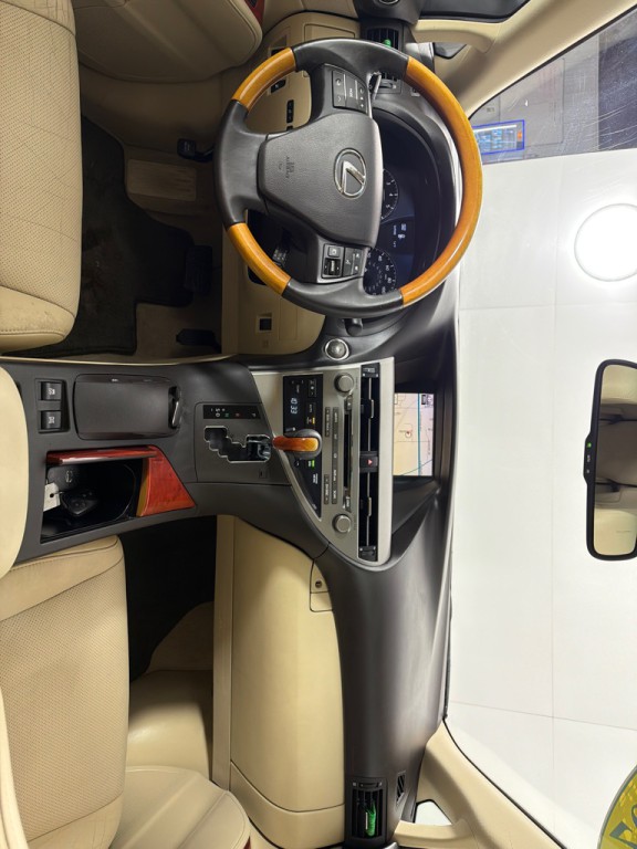 2011 Lexus RX Image 22