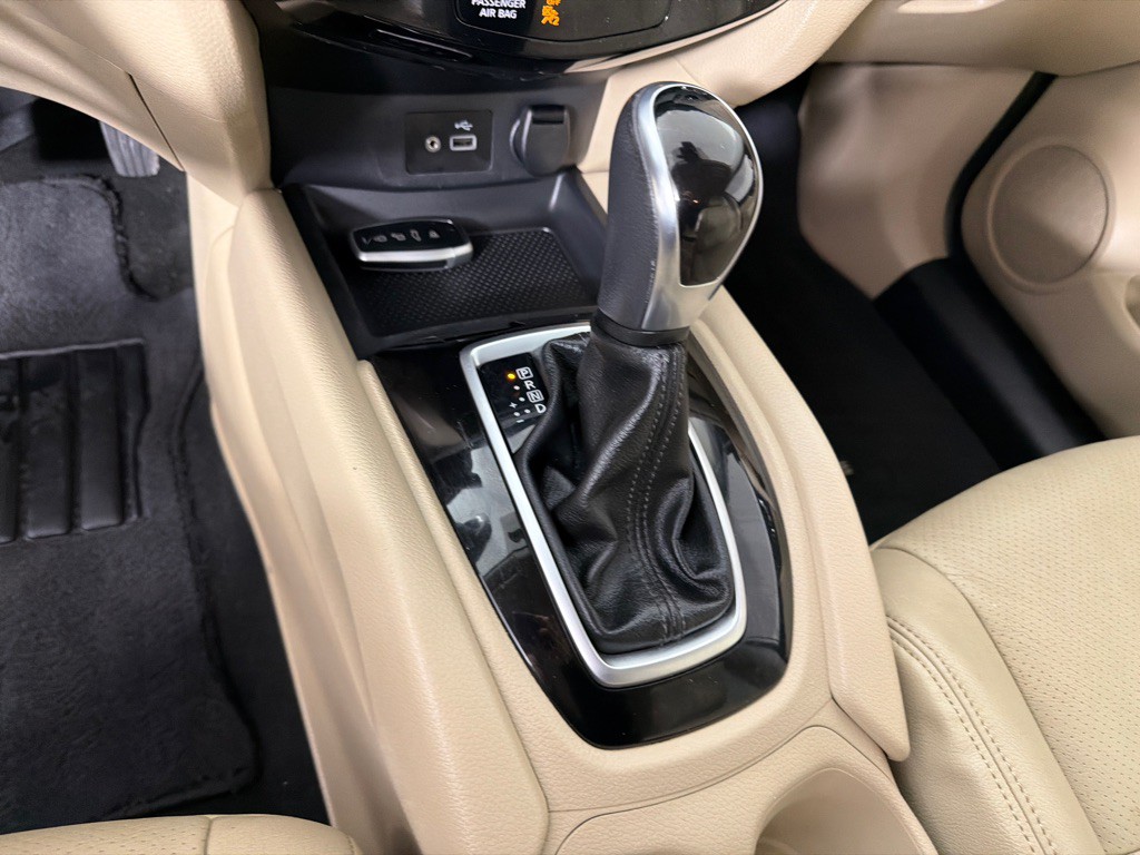 2019 Nissan Rogue Image 16