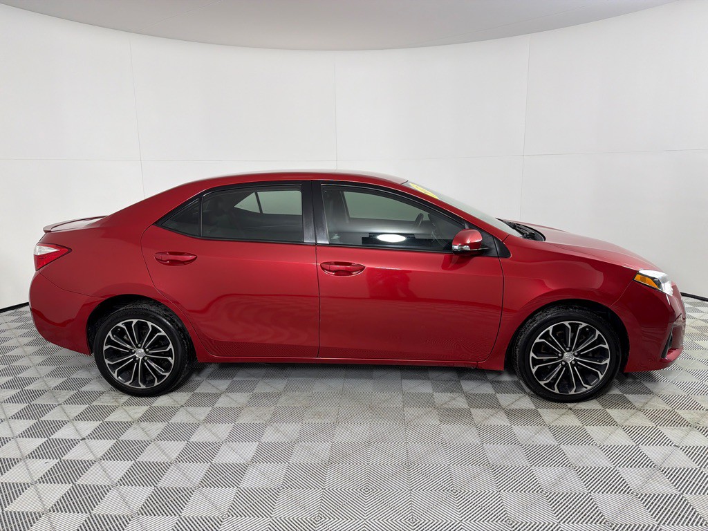 2015 Toyota Corolla Image 4