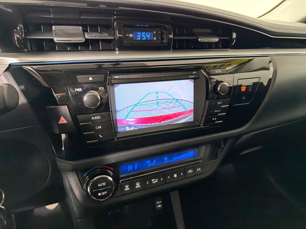 2015 Toyota Corolla Image 16