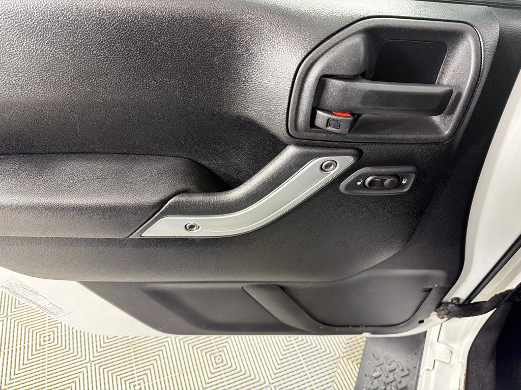 2013 Jeep Wrangler Image 9