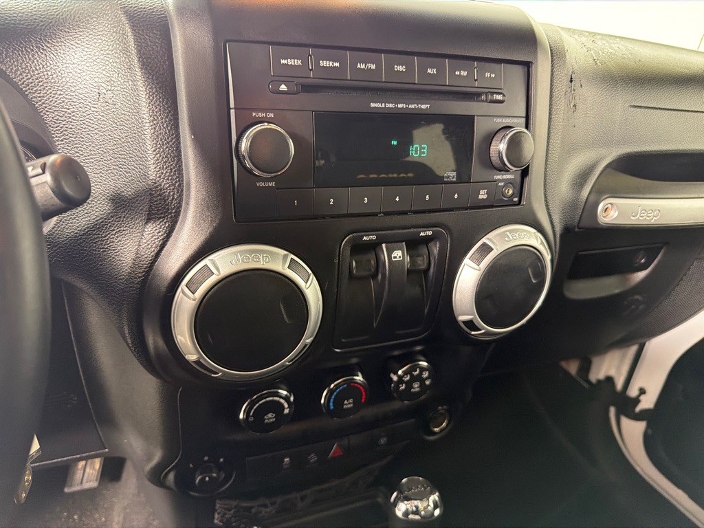 2013 Jeep Wrangler Image 12