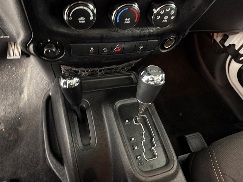 2013 Jeep Wrangler Image 13