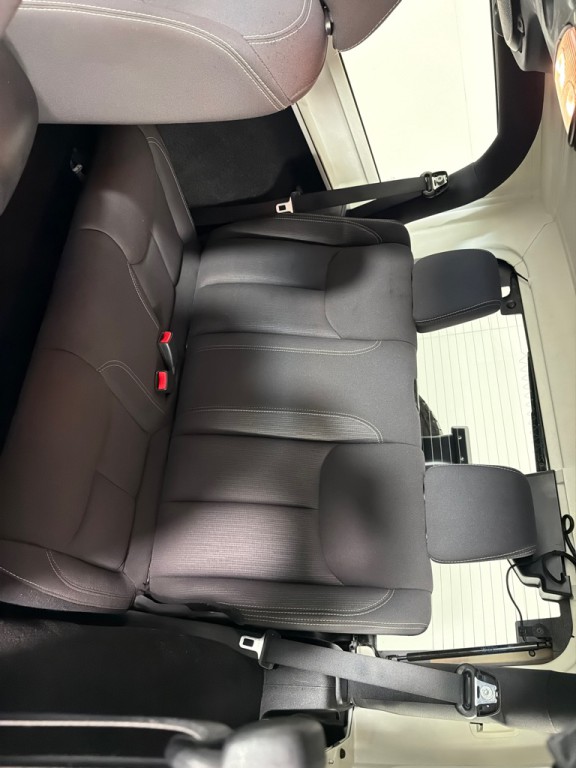 2013 Jeep Wrangler Image 14