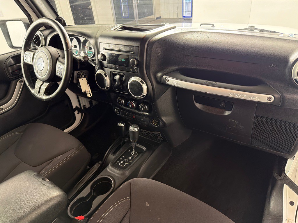 2013 Jeep Wrangler Image 19