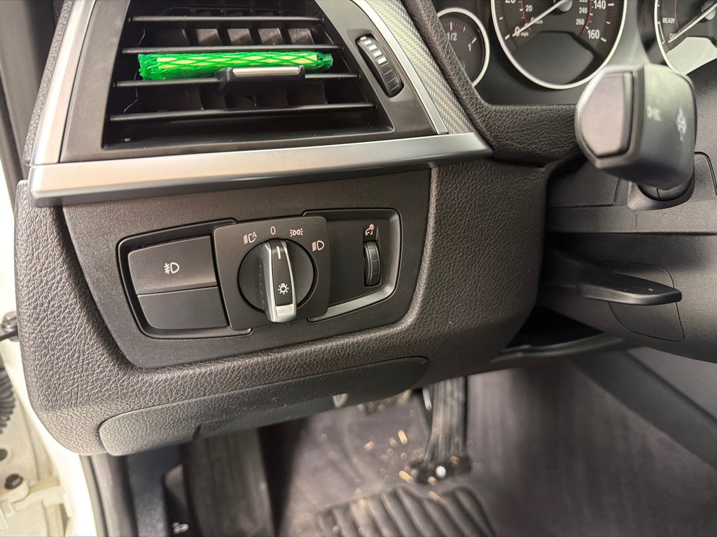 2018 BMW 3 Series Image 14