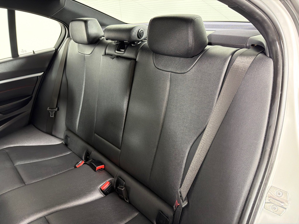 2018 BMW 3 Series Image 20