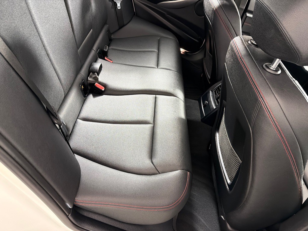 2018 BMW 3 Series Image 21