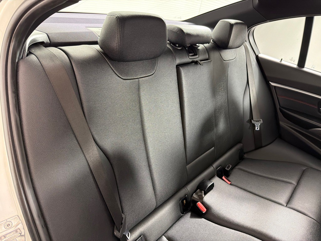 2018 BMW 3 Series Image 22