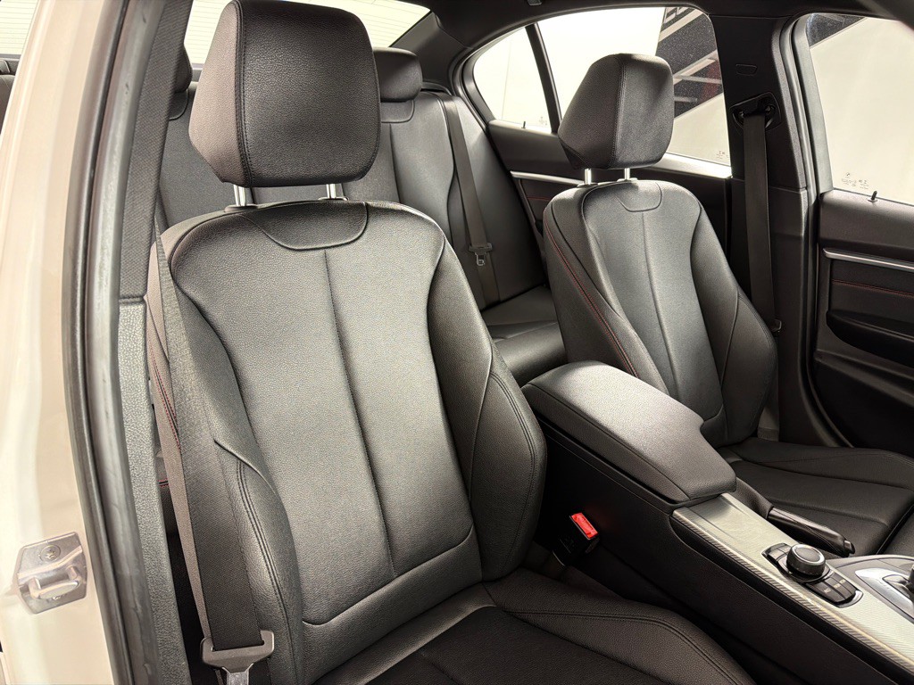 2018 BMW 3 Series Image 24