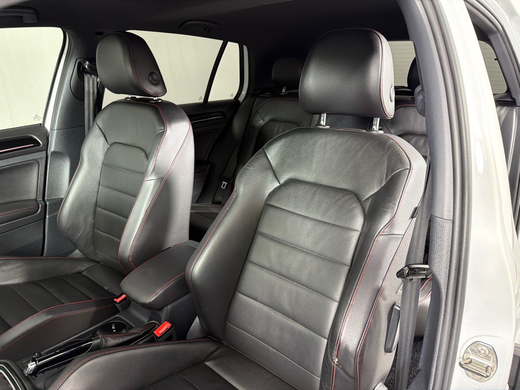 2016 Volkswagen GTI Image 12