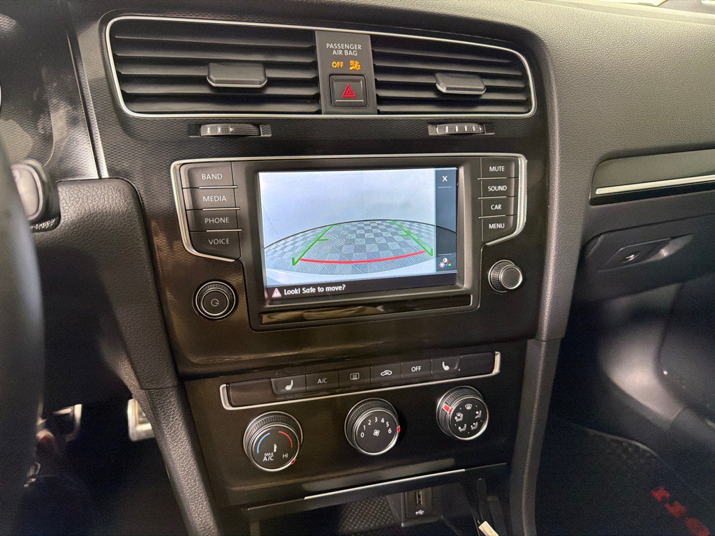 2016 Volkswagen GTI Image 17