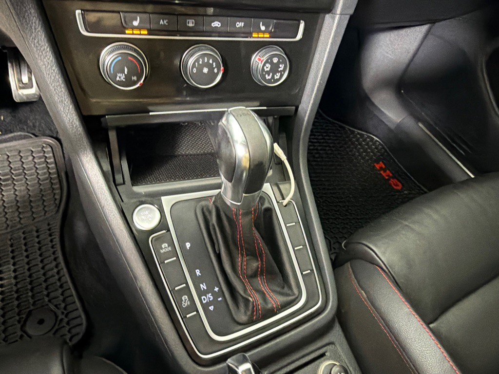 2016 Volkswagen GTI Image 18