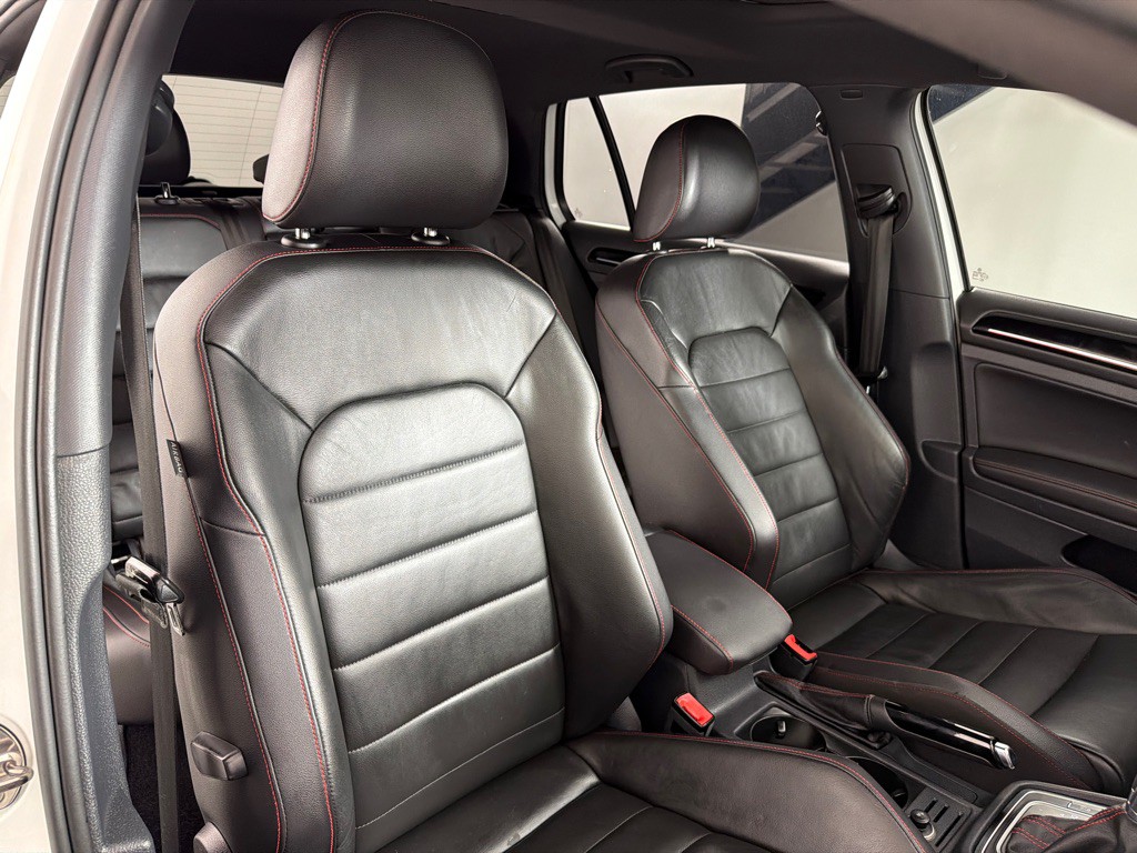 2016 Volkswagen GTI Image 24