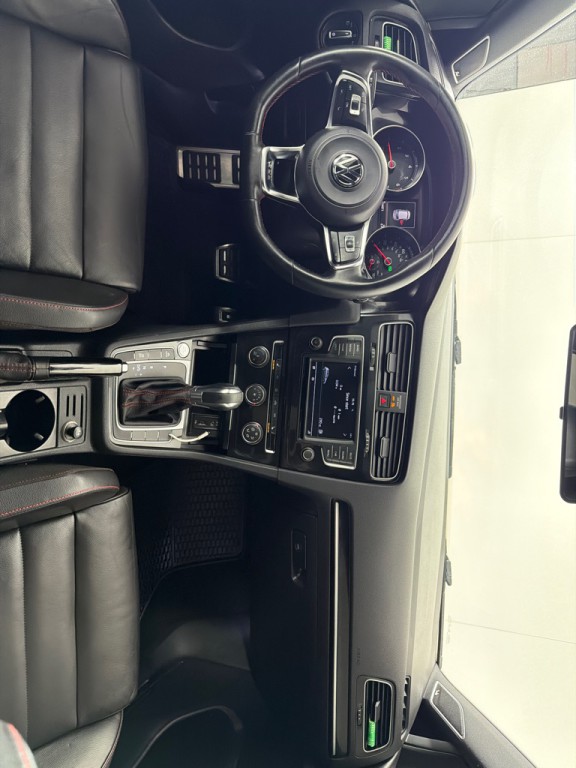 2016 Volkswagen GTI Image 25