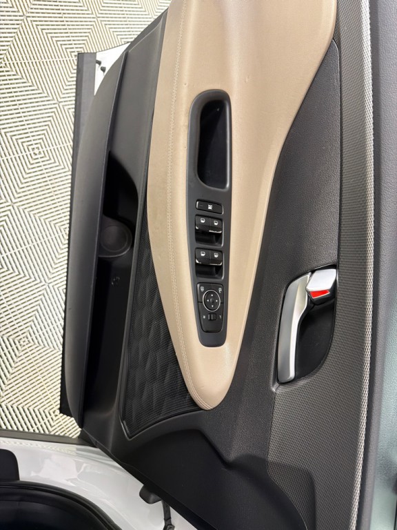 2020 Hyundai Santa Fe Image 9