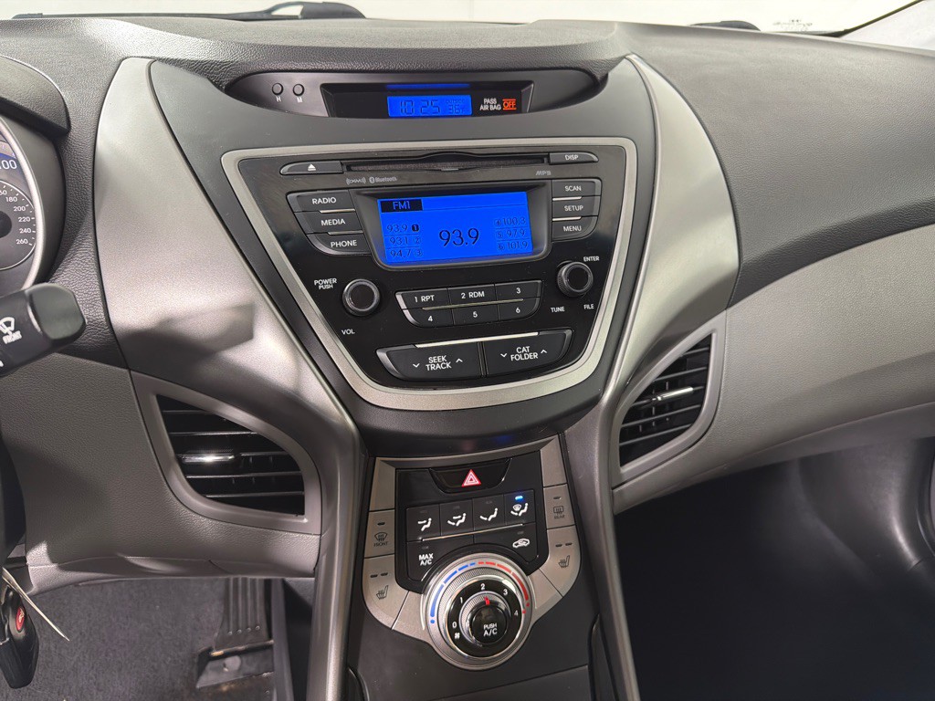 2013 Hyundai Elantra Image 15