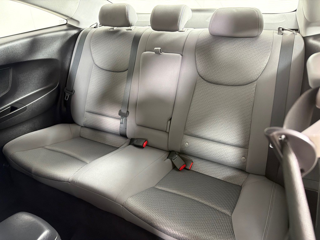 2013 Hyundai Elantra Image 16