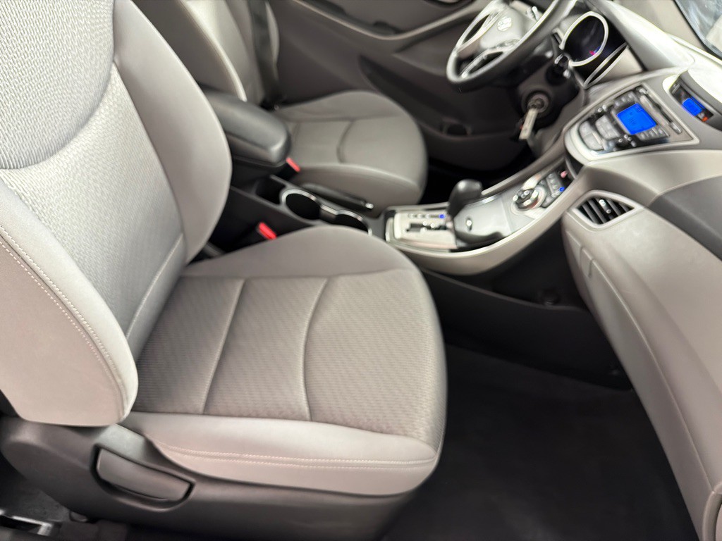 2013 Hyundai Elantra Image 18