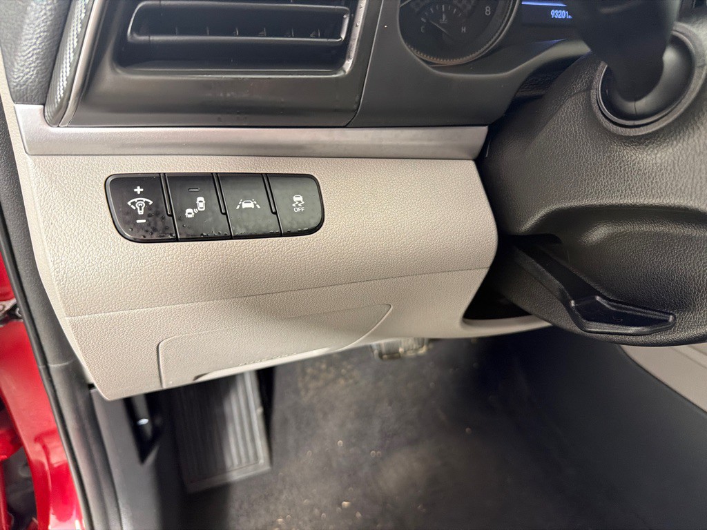 2020 Hyundai Elantra Image 13