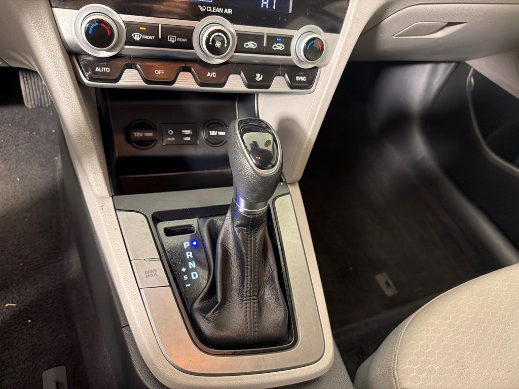2020 Hyundai Elantra Image 17