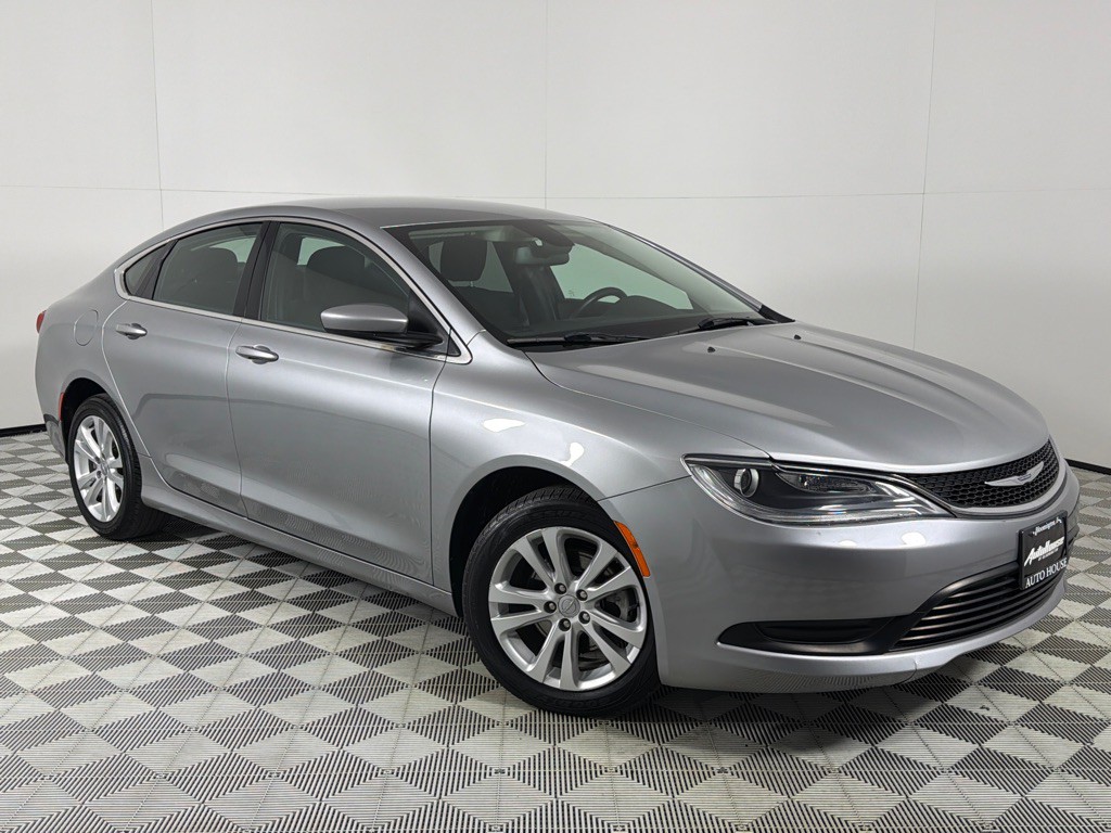 2016 Chrysler 200 Image 2