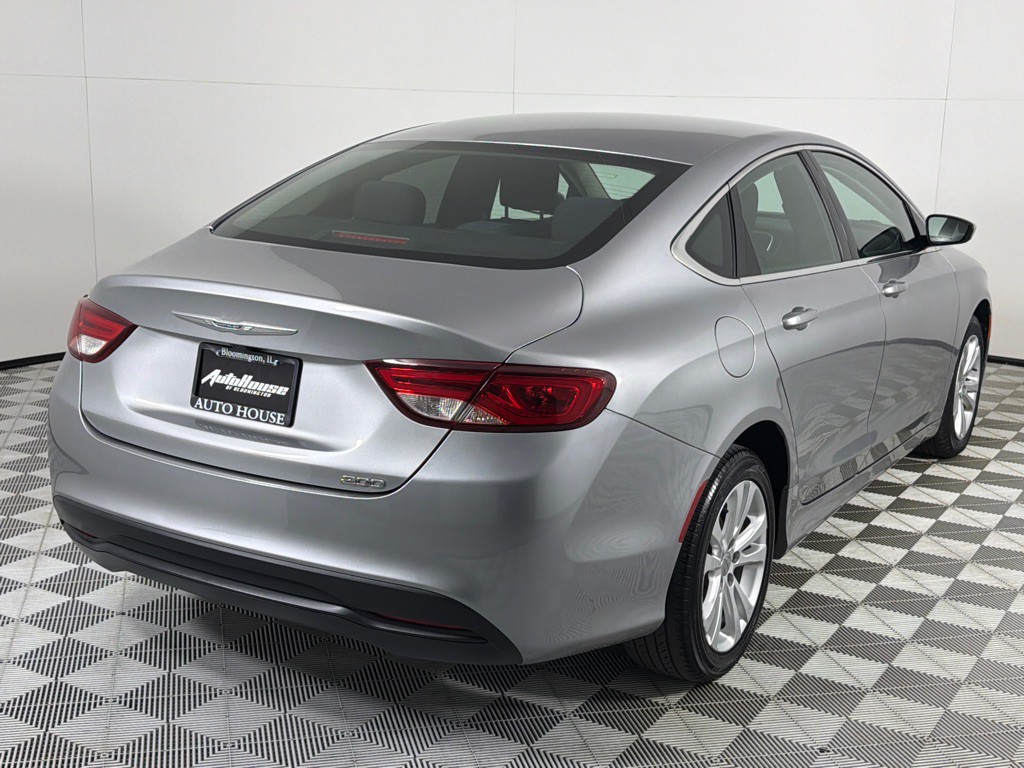 2016 Chrysler 200 Image 5