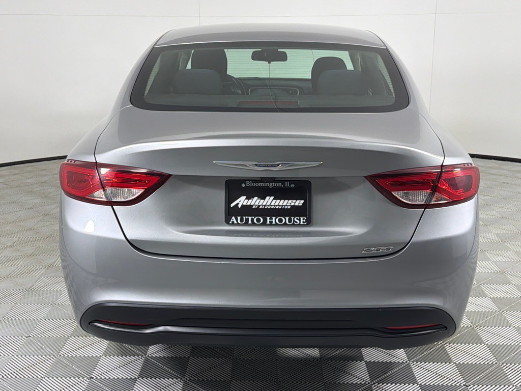 2016 Chrysler 200 Image 6