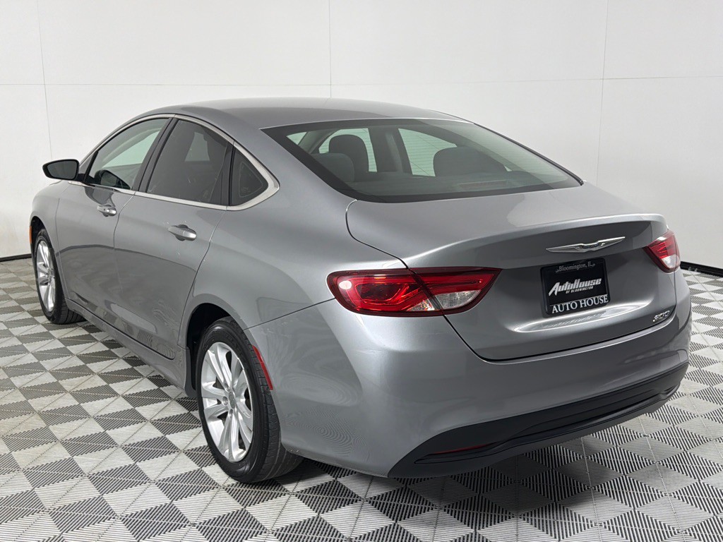 2016 Chrysler 200 Image 7