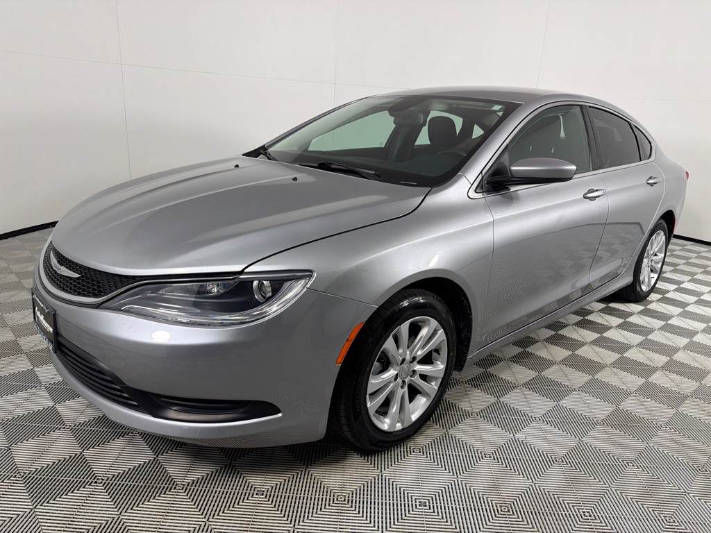 2016 Chrysler 200 Image 9