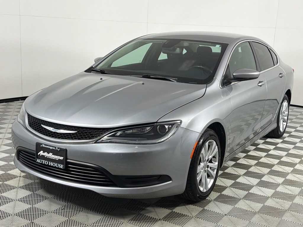 2016 Chrysler 200 Image 10