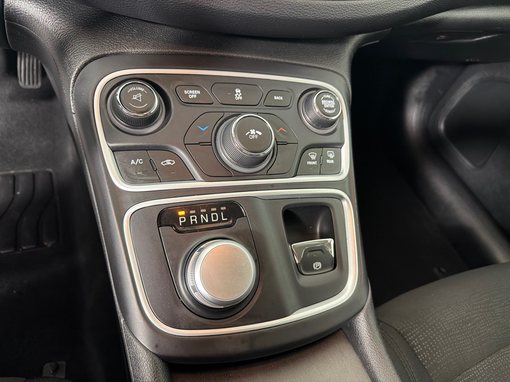 2016 Chrysler 200 Image 18