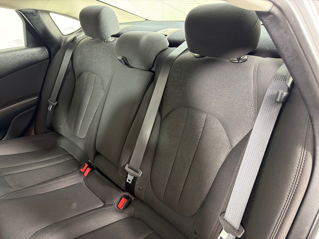 2016 Chrysler 200 Image 20