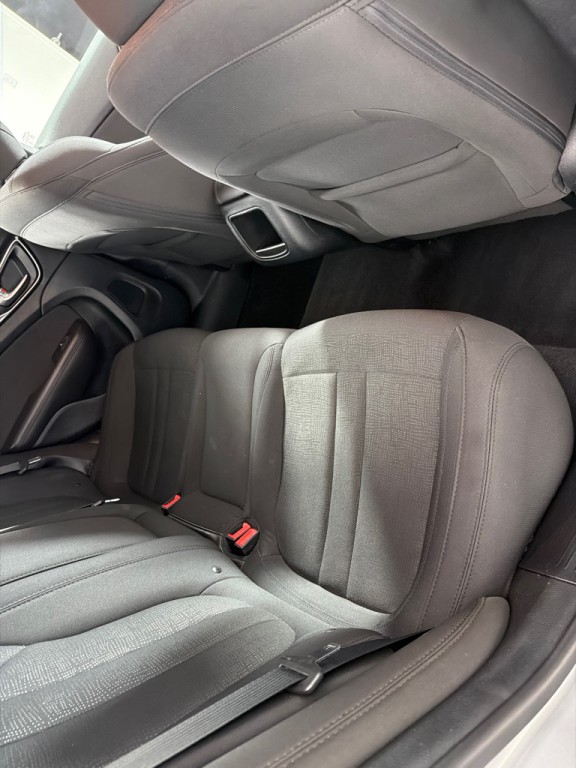 2016 Chrysler 200 Image 21