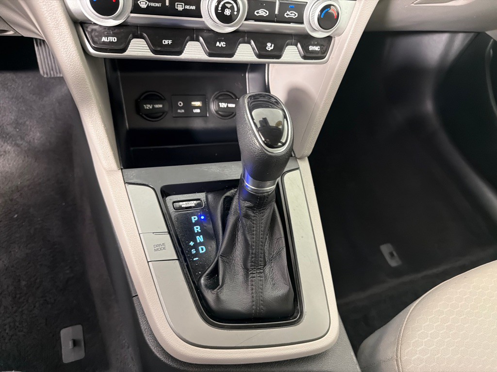 2020 Hyundai Elantra Image 16