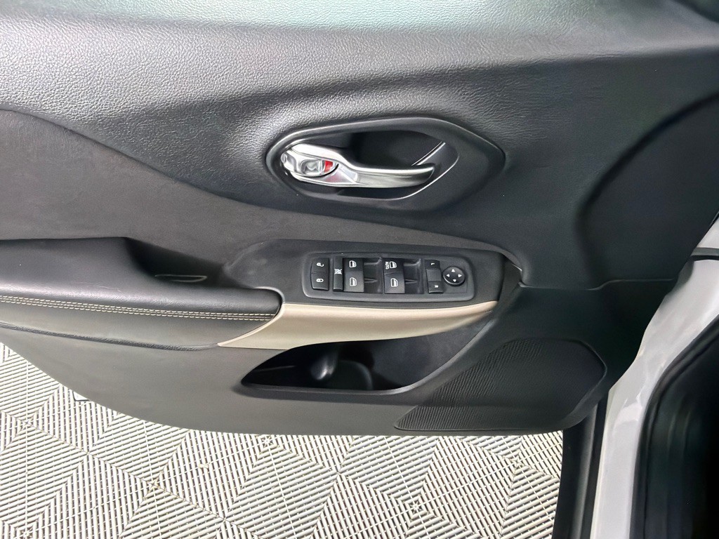 2018 Jeep Cherokee Image 11