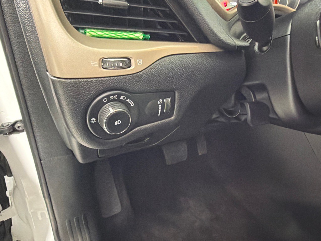 2018 Jeep Cherokee Image 14