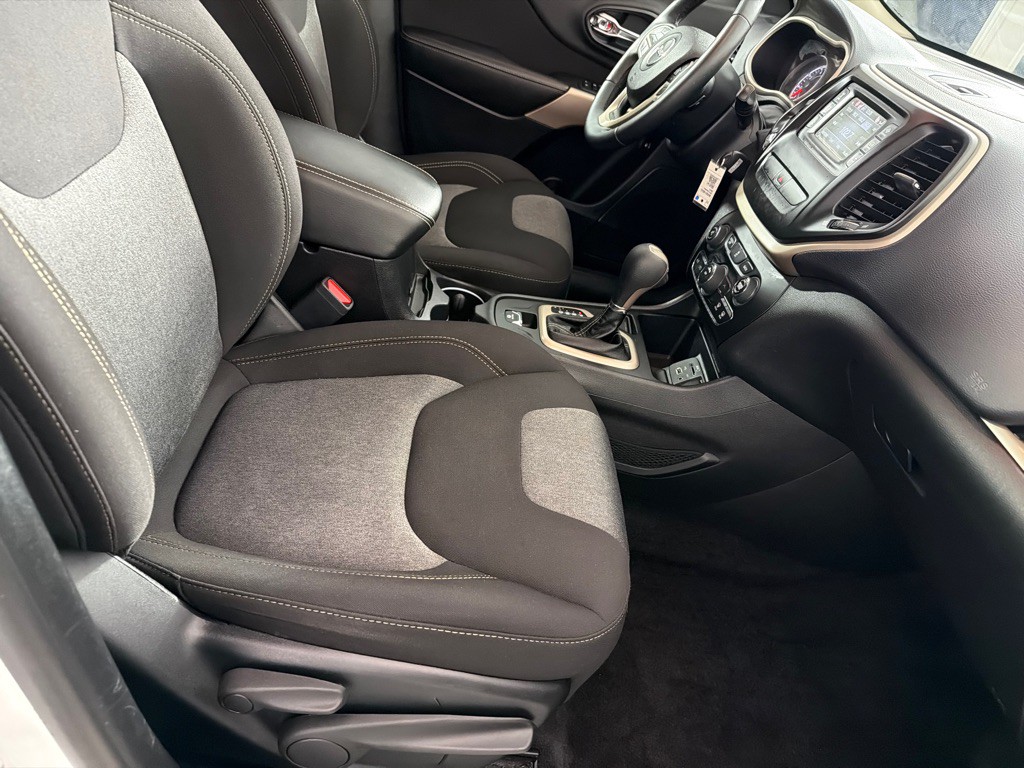 2018 Jeep Cherokee Image 24