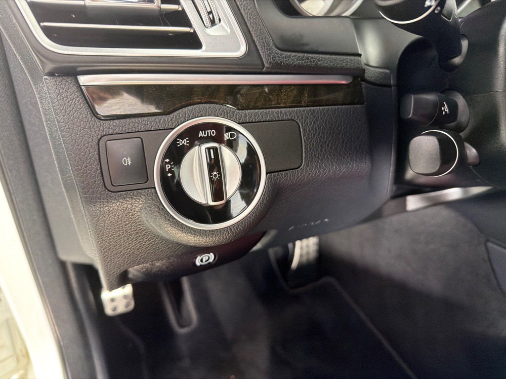 2015 Mercedes-Benz E-Class Image 16