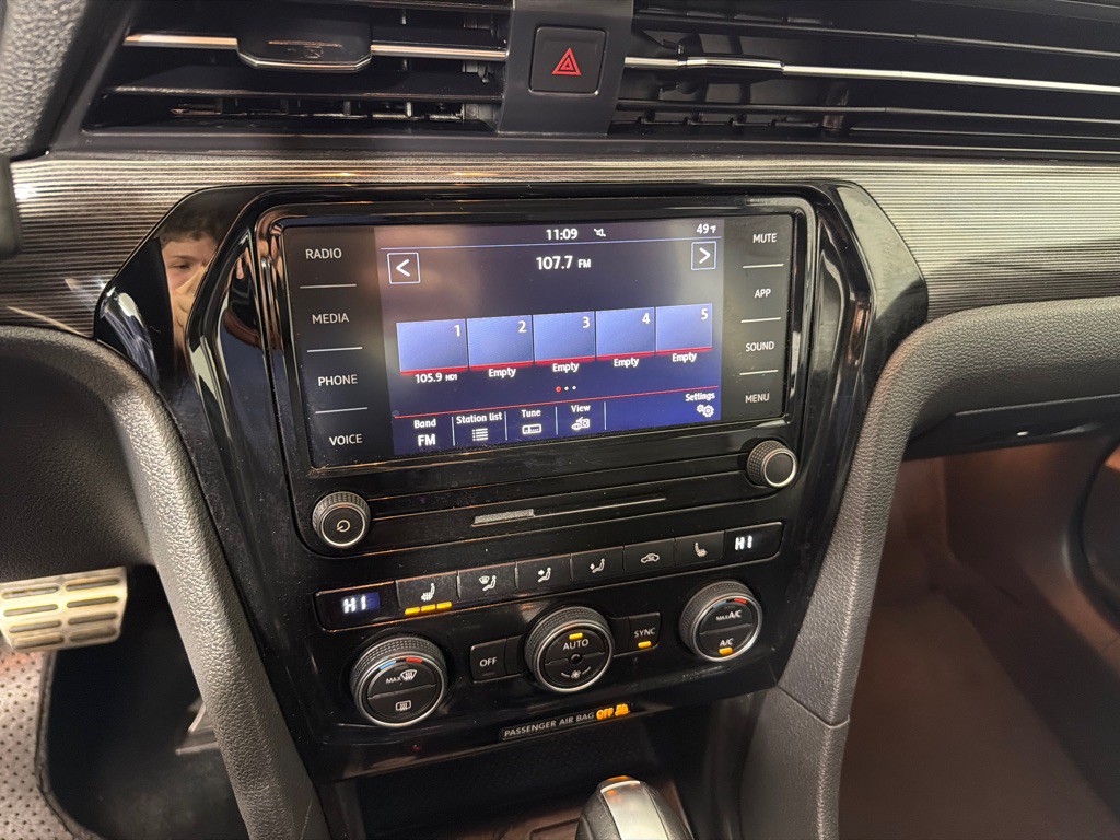 2020 Volkswagen Passat Image 17