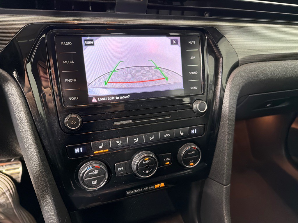 2020 Volkswagen Passat Image 18