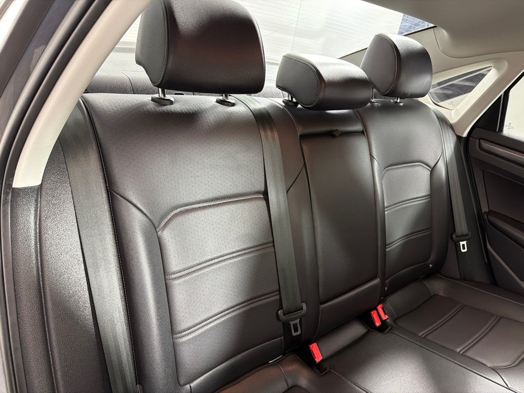 2020 Volkswagen Passat Image 23